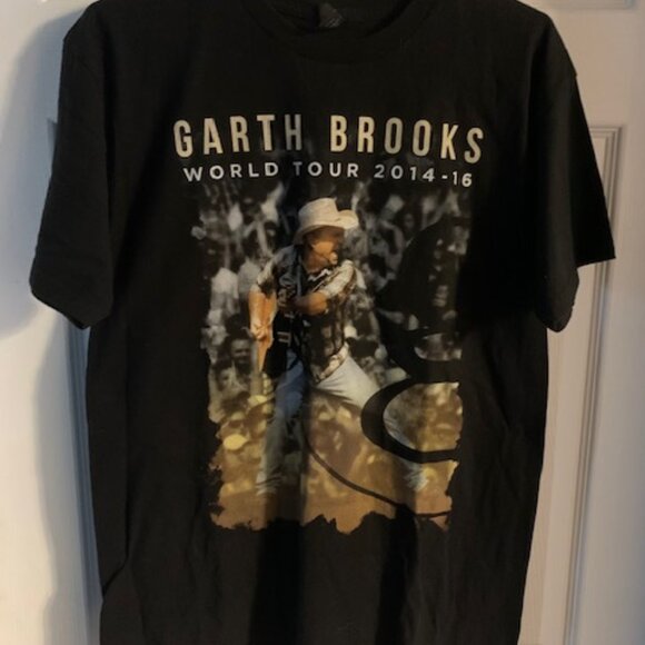 GARTH BROOKS WORLD TOUR CONCERT  BAND TEE - Picture 1 of 3